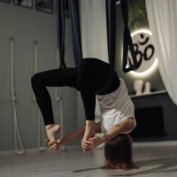 Йога в гамаках